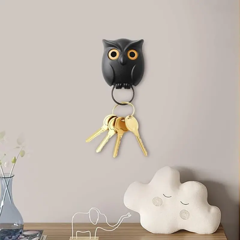 Artistic Owl-Themed Keychain Accessory 1