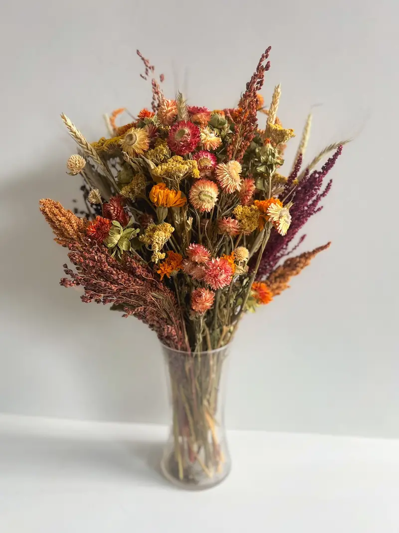 Autumn-Inspired Dried Flower Bouquet 1