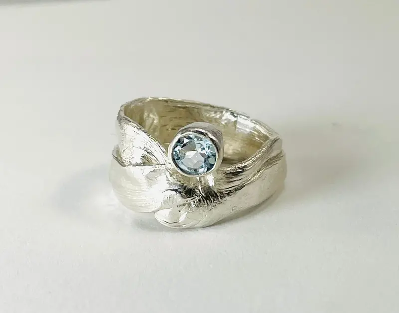Mitsuro Hikime-Style Sterling Silver Ring Featuring Faceted Blue Topaz 1