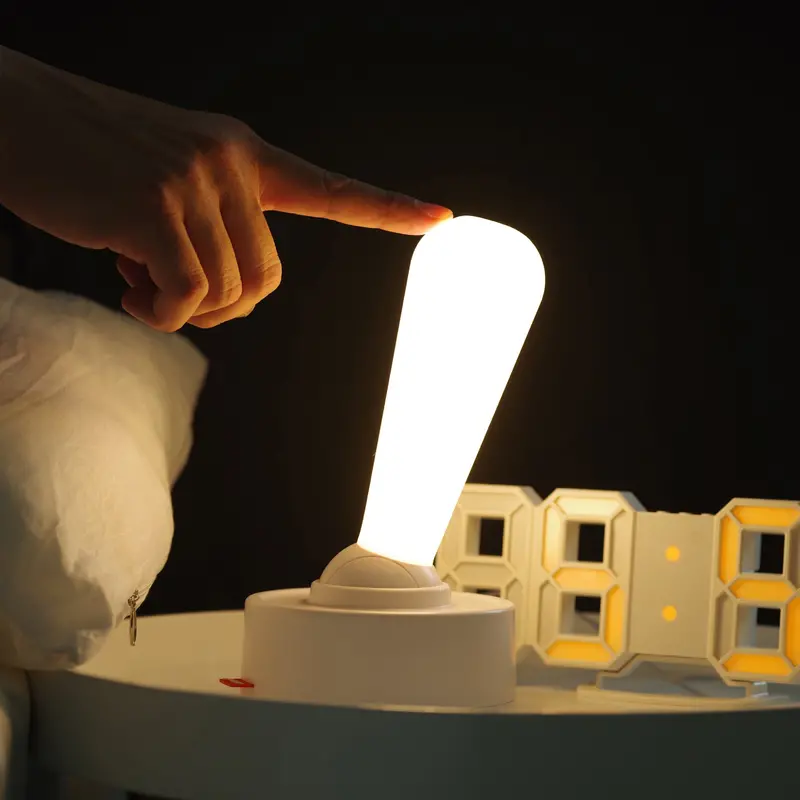 Nostalgic Toggle-Switch Bedside Lamp With Vintage Design 1